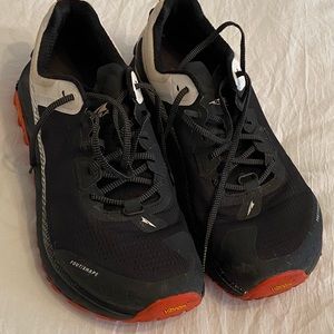 Men’s Altra Olympus 4 size 12.5